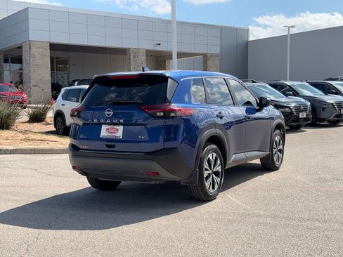 Used 2023 Nissan Rogue SV FWD image 5