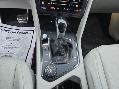 Used 2022 Volkswagen Tiguan SE R-Line image 29