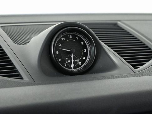 Used 2025 Porsche Macan image 17