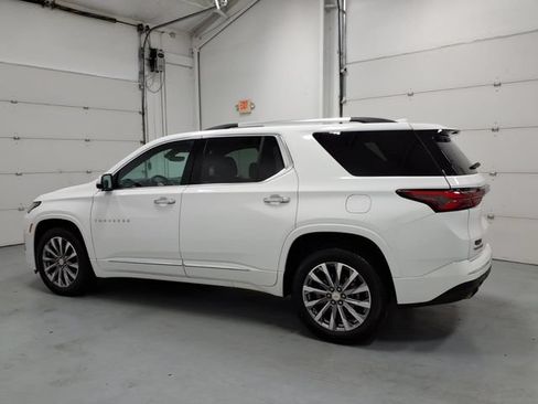 Used 2023 Chevrolet Traverse Premier FWD image 6
