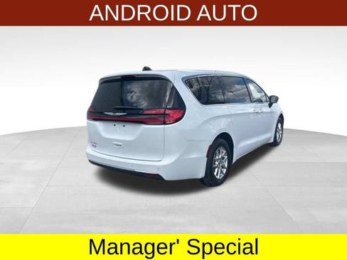 Used 2024 Chrysler Pacifica Touring-L FWD image 7