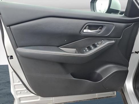 Used 2025 Nissan Rogue SV image 26