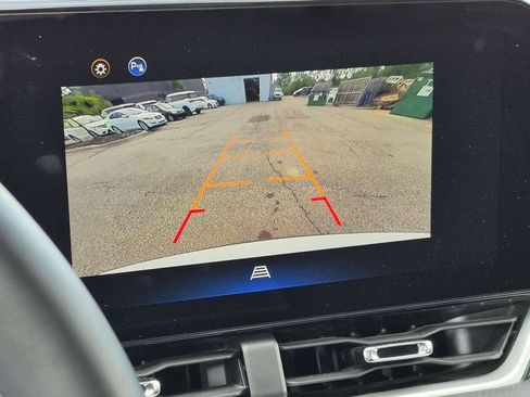 Used 2025 Chevrolet Equinox LT FWD image 24