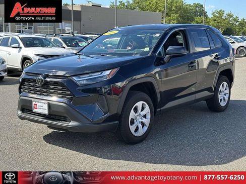 Used 2024 Toyota RAV4 LE AWD/4WD image 4