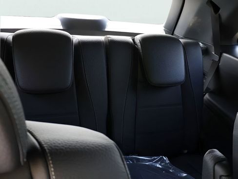 New 2026 Mercedes-Benz GLS 450 4MATIC image 13