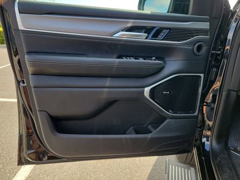 New 2026 Jeep Grand Wagoneer L Limited AWD/4WD image 18