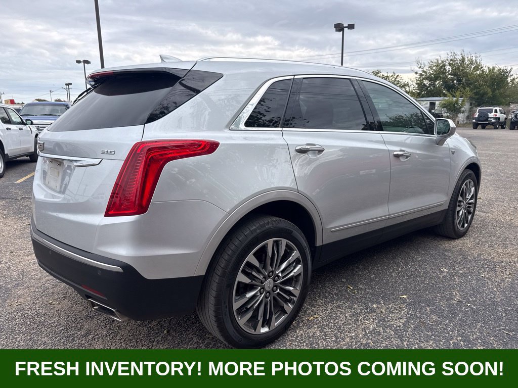 Used 2017 Cadillac XT5 Premium Luxury FWD image 2