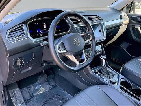 Used 2023 Volkswagen Tiguan SE w/ Panoramic Sunroof Package AWD/4WD image 11