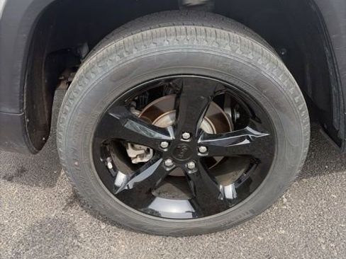 Used 2024 Jeep Grand Cherokee Limited w/ Black Appearance Package image 30