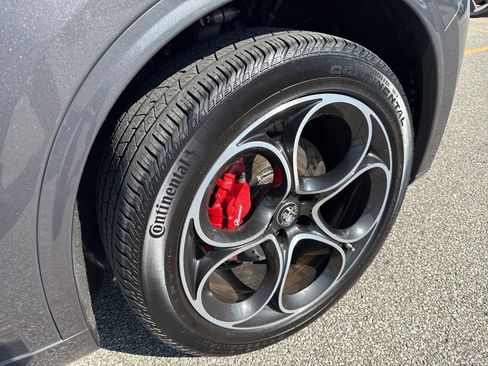 Used 2022 Alfa Romeo Stelvio Veloce AWD/4WD image 46