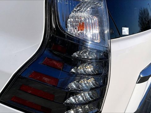 Used 2020 Lexus GX 460 Luxury w/ Off Road Package image 29