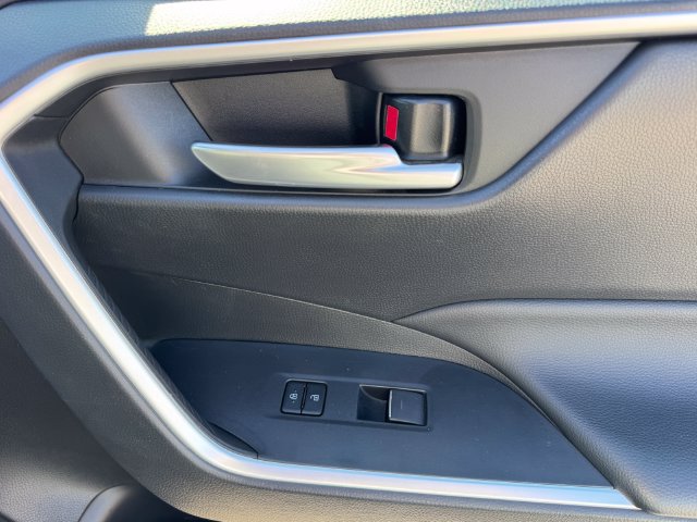 Used 2025 Toyota RAV4 XLE FWD image 8