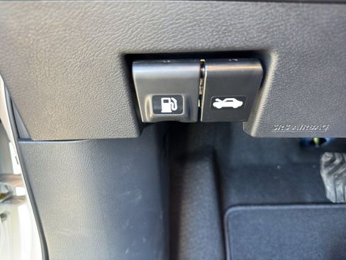 New 2025 Nissan Versa SR w/ Trunk Package image 28