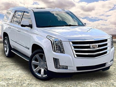 Used 2018 Cadillac Escalade Luxury image 1