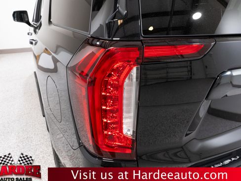 Used 2023 GMC Yukon Denali Ultimate AWD/4WD image 9