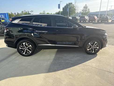 Used 2024 Kia Sportage EX image 8