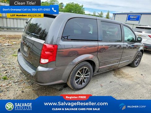 Used 2017 Dodge Grand Caravan SE image 4