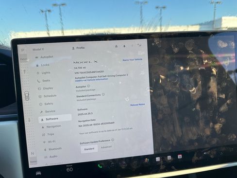 Used 2022 Tesla Model X image 11