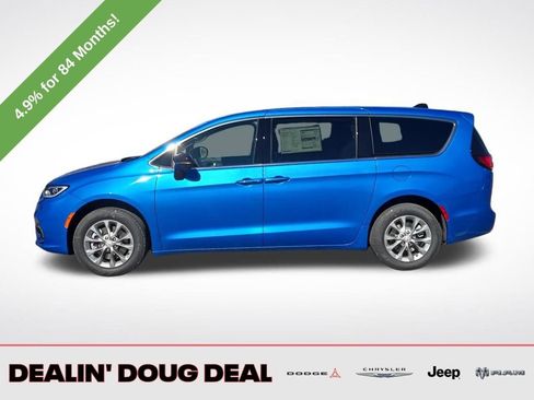 New 2026 Chrysler Pacifica Select image 2