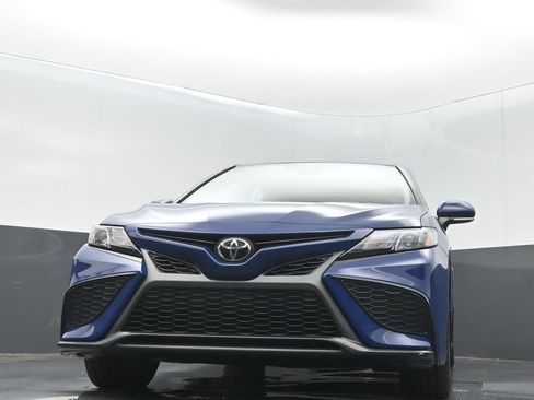 Used 2024 Toyota Camry SE w/ Convenience Package FWD image 11