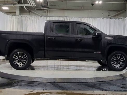 Used 2025 GMC Sierra 1500 AT4 w/ AT4 Preferred Package image 9