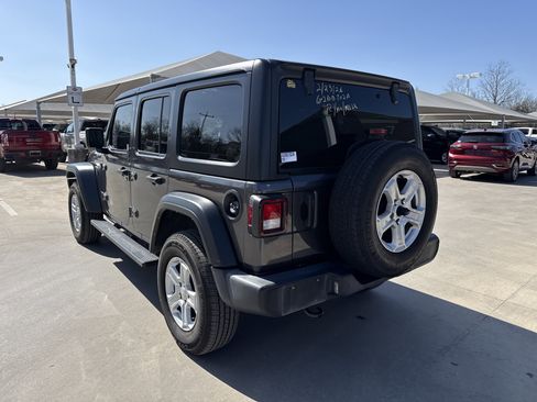 Used 2021 Jeep Wrangler Sport image 5