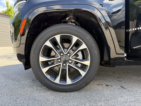 New 2025 Jeep Grand Cherokee L Overland w/ Trailer Tow Package image 22