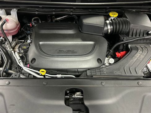 Used 2024 Chrysler Pacifica Touring-L w/ S Appearance Package image 27