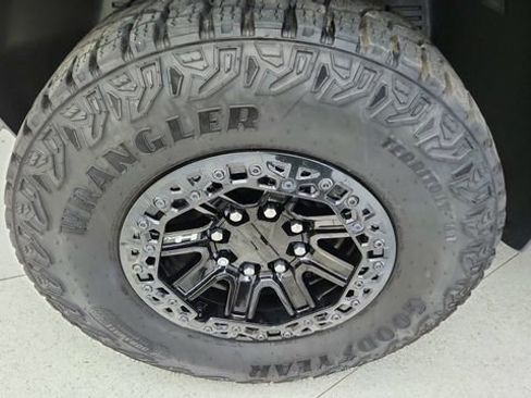 Used 2024 GMC Hummer EV 3X w/ Omega Edition image 59