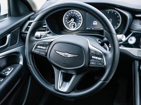 Used 2025 Genesis G70 2.5T image 13