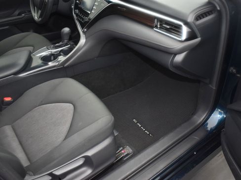 Used 2018 Toyota Camry LE image 11