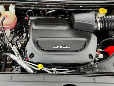 Used 2017 Chrysler Pacifica Touring Plus w/ Tire & Wheel Group image 29