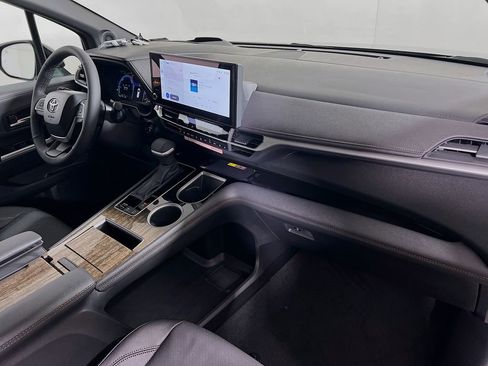 New 2026 Toyota Sienna Platinum image 24