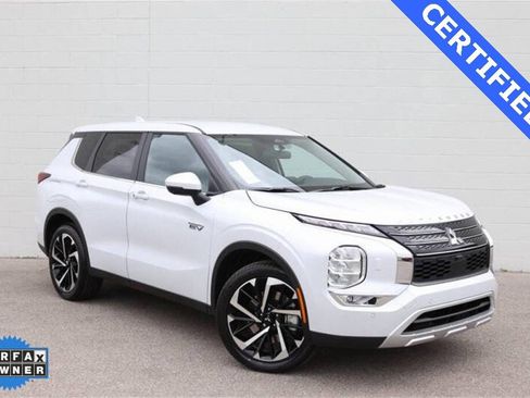 Used 2025 Mitsubishi Outlander SE image 1