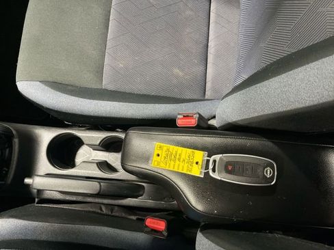 Used 2024 Nissan Versa SV FWD image 20