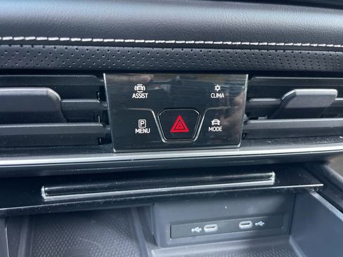 Used 2024 Volkswagen Atlas SE FWD image 11