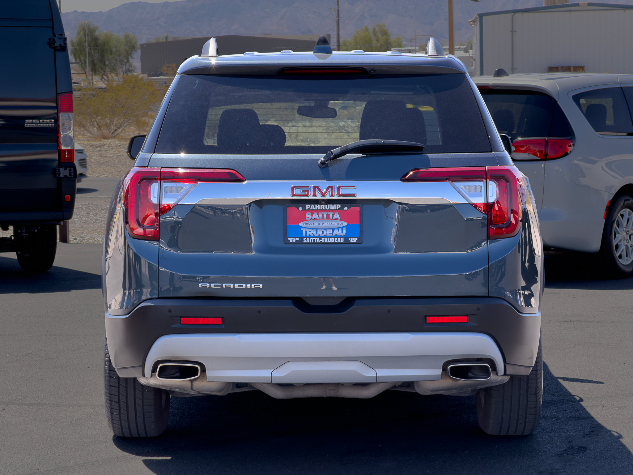 Used 2020 GMC Acadia SLE w/ Driver Convenience Package FWD image 4
