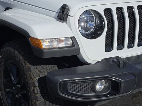 Used 2022 Jeep Wrangler Unlimited Sahara image 9