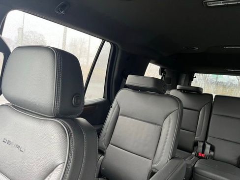 Used 2025 GMC Yukon Denali image 19
