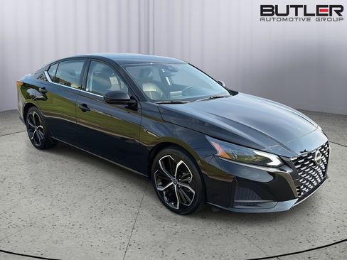 Used 2024 Nissan Altima 2.5 SR FWD image 8