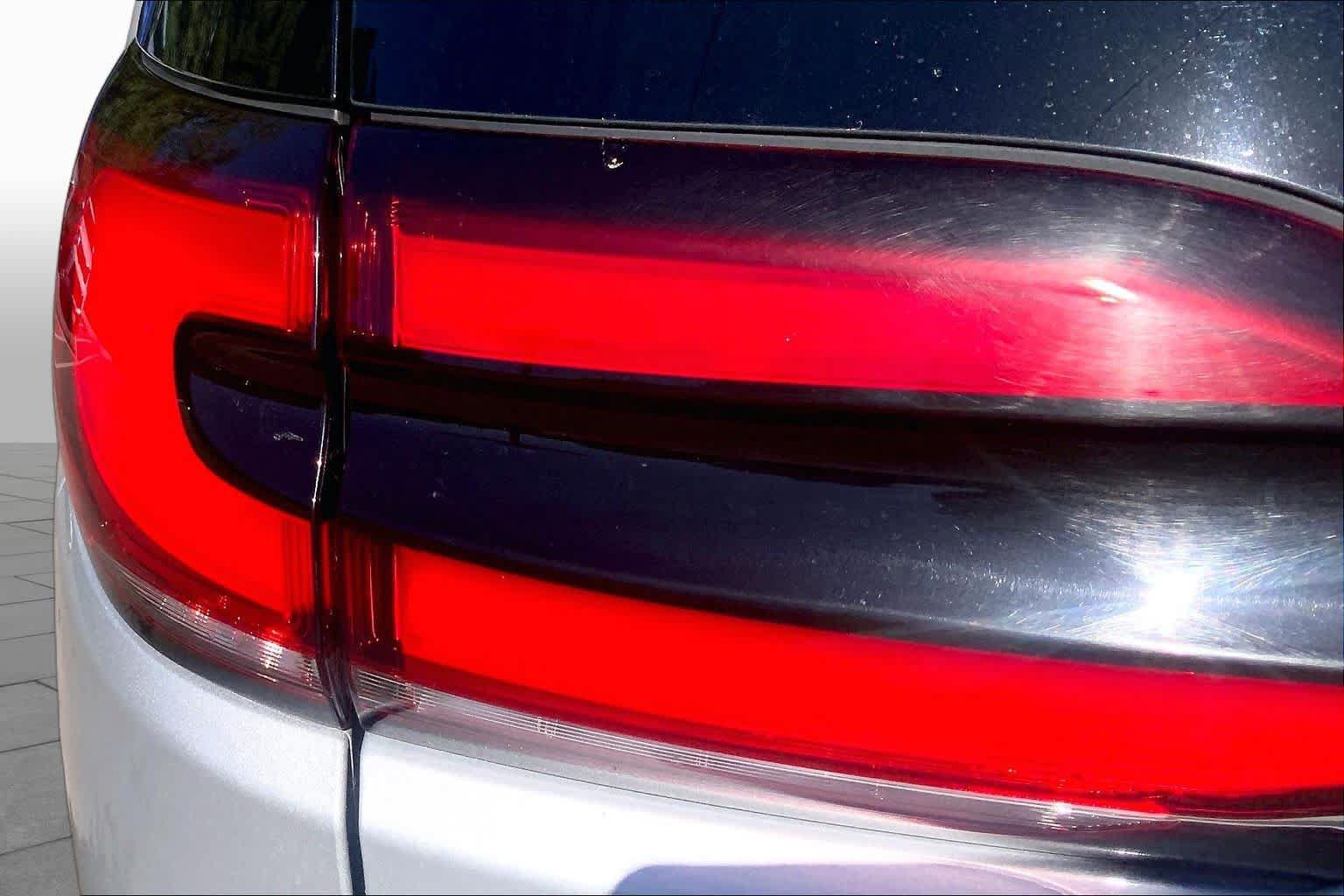 Used 2024 Chrysler Pacifica Touring-L FWD image 27
