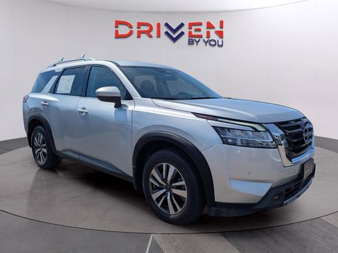 Used 2023 Nissan Pathfinder SL image 7