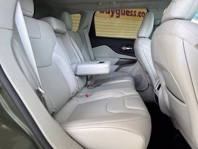 Used 2020 Jeep Cherokee Limited AWD/4WD image 28