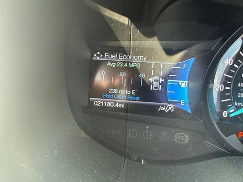 Used 2021 Ford Edge SE FWD image 4
