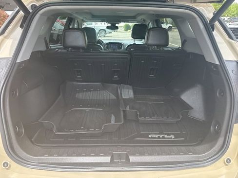 Used 2022 GMC Terrain AT4 w/ Infotainment Package II image 28