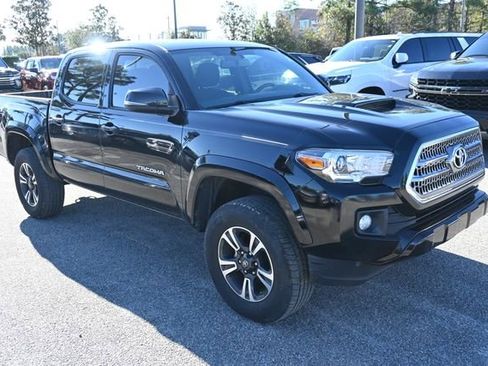 Used 2017 Toyota Tacoma SR image 7