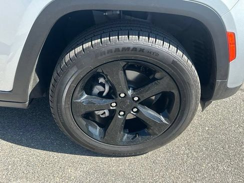 Certified 2023 Jeep Grand Cherokee Altitude AWD/4WD image 14