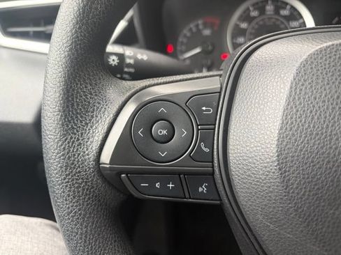 Used 2022 Toyota Corolla LE FWD image 32