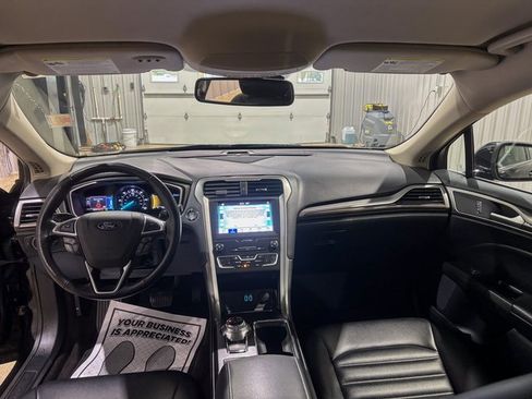 Used 2019 Ford Fusion SEL image 22