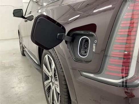 New 2025 Cadillac Escalade IQ Luxury 2 image 28